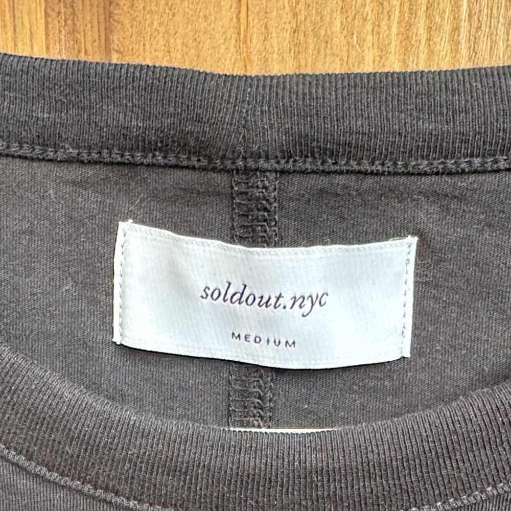 Soldout.nyc THE ICONICALLY SOFT PERFECT TEE IN BLACK - Picture 2 of 3